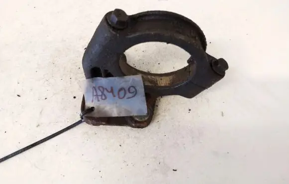 Mitsubishi Carisma Engine mounting bracket