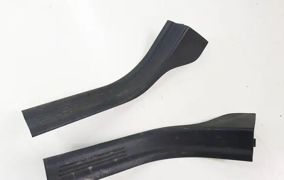 Volvo V50 Foot area side trim 