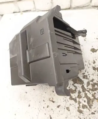Opel Vivaro Fuse box set 93856636 8200490003