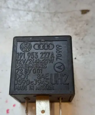 Volkswagen PASSAT B3 Other relay 191953227A 72BV001 059061945