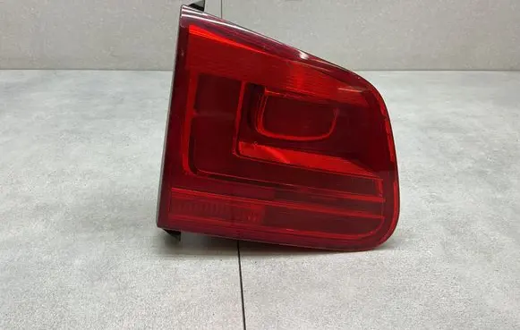 Volkswagen Tiguan Tailgate rear/tail lights 5N0945093H