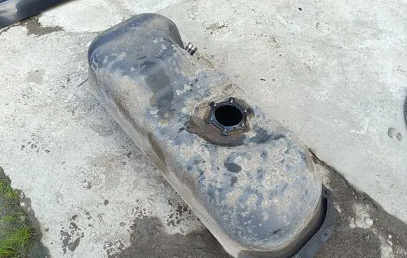 Mitsubishi L200 Fuel tank B143