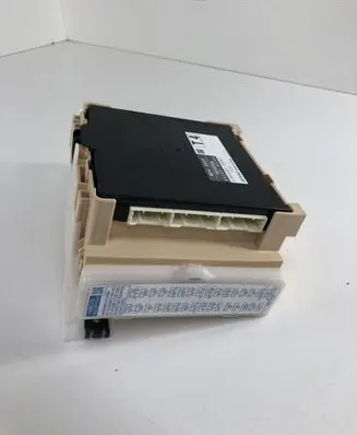 Toyota RAV 4 (XA40) Fuse module 8273042811 8922142300 63586798