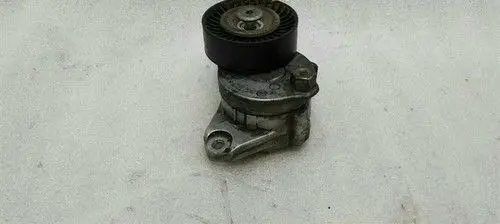 Mercedes-Benz CLS C219 Belt tensioner pulley A2722000270
