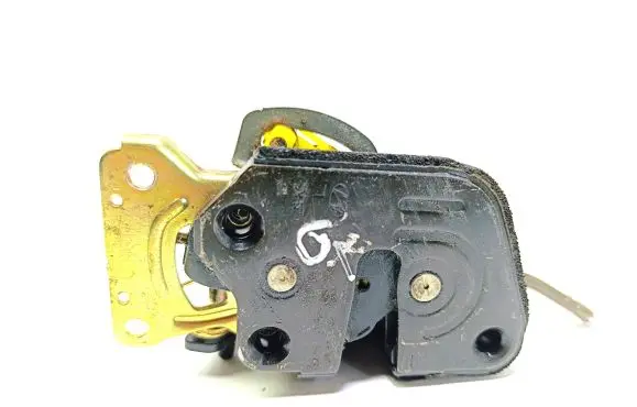 Hyundai Trajet Rear door lock