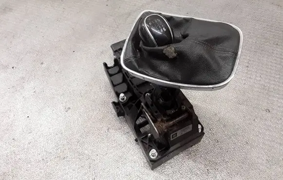 Opel Insignia A Gear shifter/selector 55563829