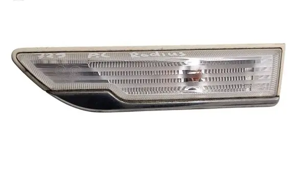 Front fender indicator light