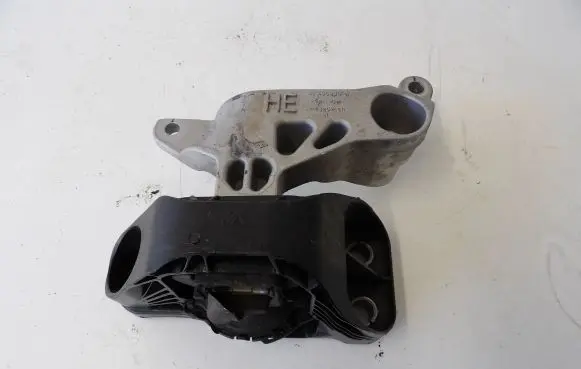 Renault Clio V Gearbox mounting bracket 112320745R