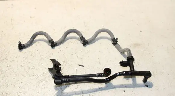 Nissan NV300 Fuel injector supply line/pipe 