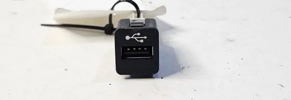 BMW 5 F10 F11 USB socket connector 9237656
