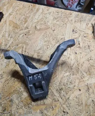 BMW 7 G11 G12 Engine mounting bracket 6861558 1904451 6876218