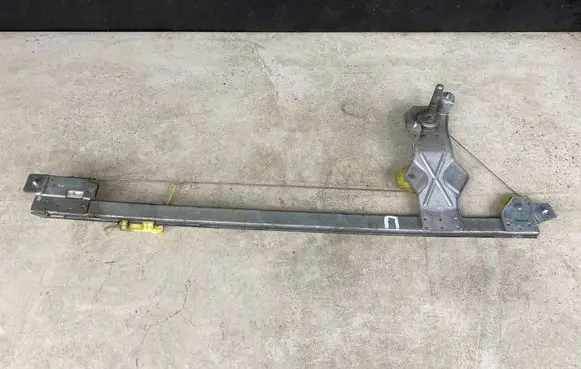 Opel Vivaro Front door manual window regulator 91165696 7700811819D 27102004