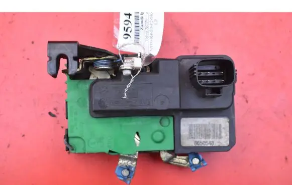 Volvo XC70 Front door lock 8650548