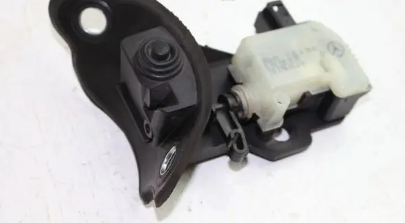 Mercedes-Benz CLS C219 Fuel tank cap lock A2518200197
