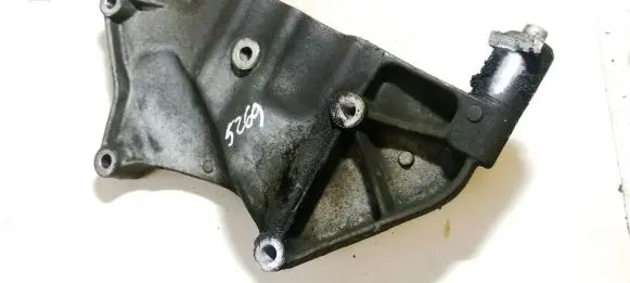 Suzuki Grand Vitara II Engine mounting bracket