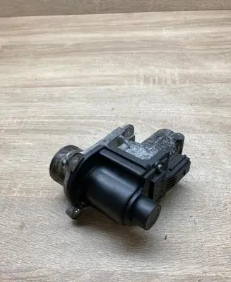 Volkswagen Touran I EGR valve 03G131501N 700678040 03G131502