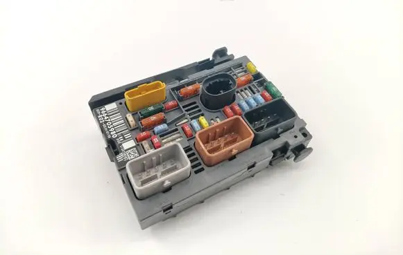 Citroen C4 Grand Picasso Fuse module 9664705980