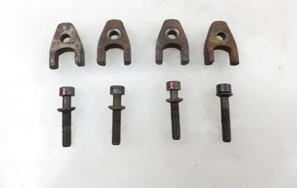KIA Sorento Fuel Injector clamp holder 