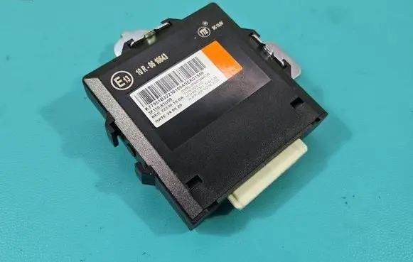 Suzuki Vitara (LY) Central body control module 3F110-63U00 IMPRK1501093