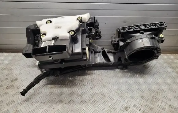 Jeep Grand Cherokee Interior heater climate box assembly 68245824AC P68245824AC
