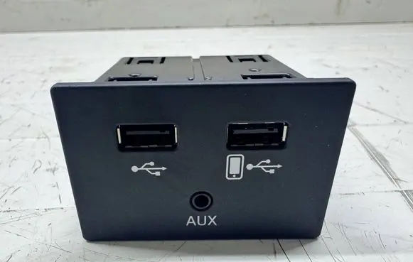 Audi A6 C7 AUX in-socket connector 4g0035736