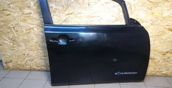 Nissan Leaf I (ZE0) Front door