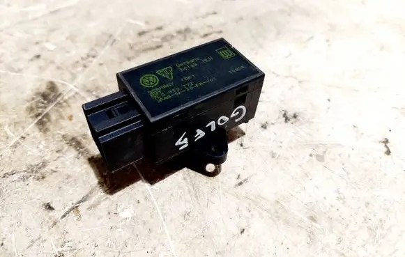 Volkswagen Golf V Seat heating relay 7L0959772