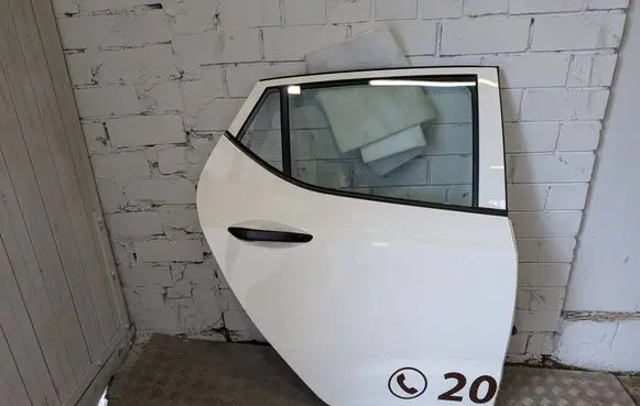 Hyundai i10 Rear door