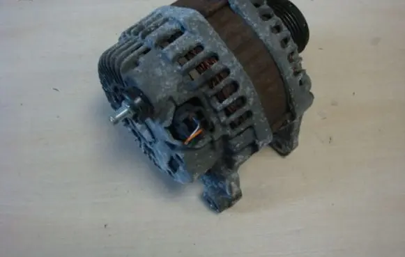 Nissan Note (E12) Generator/alternator 231003VDIA