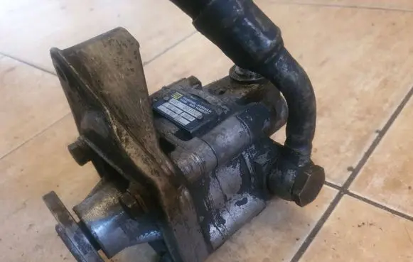 BMW 3 E30 Power steering pump 0863300T 1137083 18A97