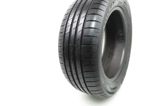 Volkswagen Golf V R16 summer tire 