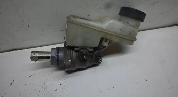 Toyota Yaris Master brake cylinder