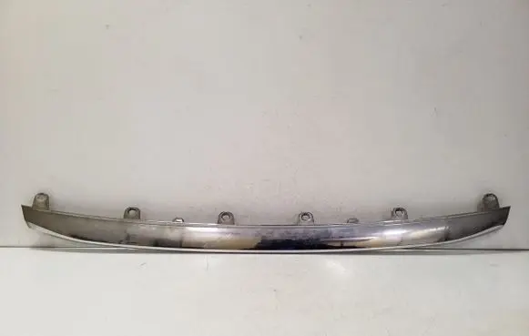Rear bumper trim bar molding