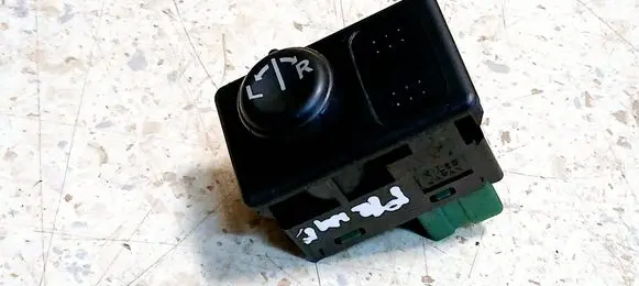 Nissan Primera Wing mirror switch CGH