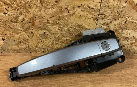 Opel Insignia A Front door exterior handle 13308535 04909