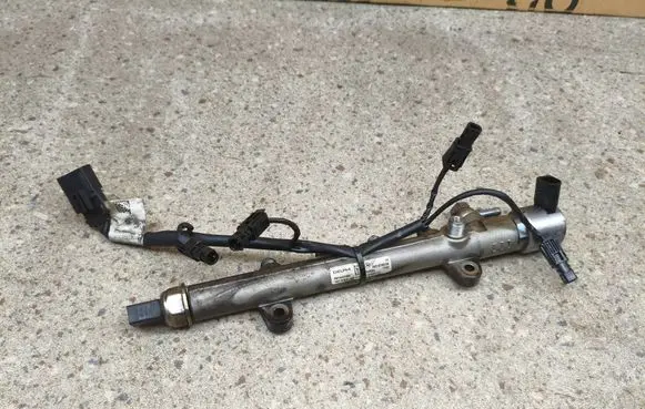 Mercedes-Benz C W205 Fuel main line pipe A6510700700 01616582125 R9144Z240A