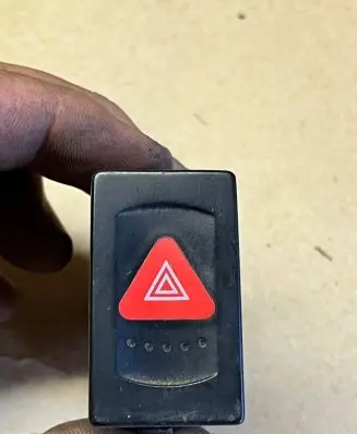 Volkswagen PASSAT B5 Hazard light switch 7M3953235 YM2113A350BAW