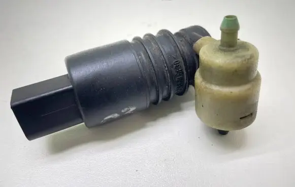 Audi A3 S3 8L Windscreen/windshield washer pump