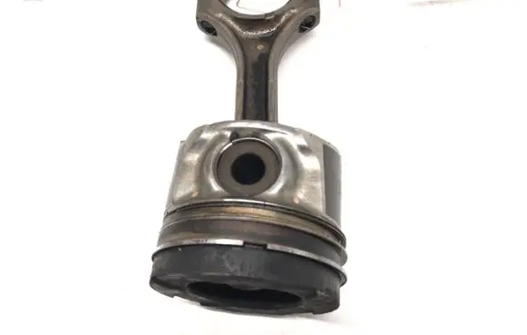 Toyota Corolla E120 E130 Piston with connecting rod 2AD-FTV