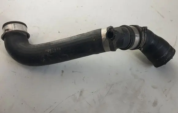 Mercedes-Benz CLS C219 Engine coolant pipe/hose A2115013782