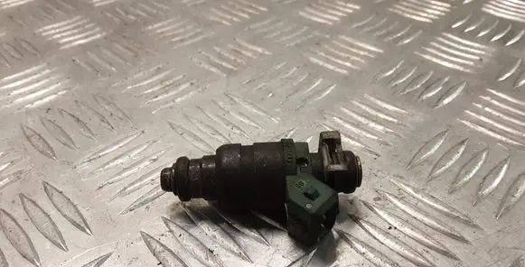 Volkswagen Golf IV Fuel injector 037906031AA