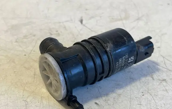 Opel Vivaro Windscreen/windshield washer pump 9811794980