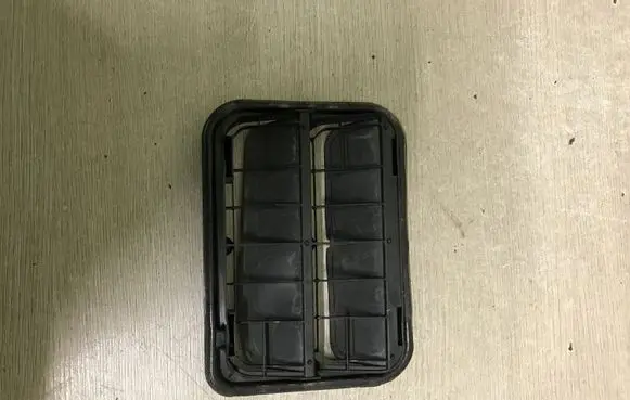 Renault Clio IV Quarter panel pressure vent 7700838358
