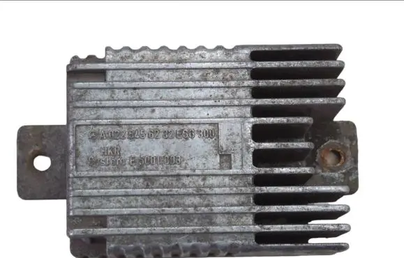 Mercedes-Benz E W210 Coolant fan relay A0225456232 ESG300