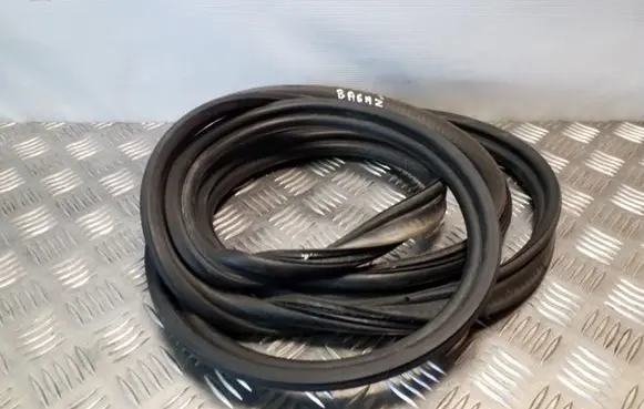 Seat Leon (1P) Trunk rubber seal (body) 