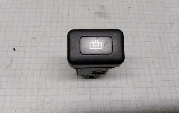 Nissan Almera Windscreen/window heater switch