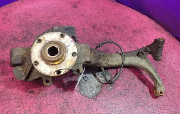 Volkswagen PASSAT B4 Front wheel hub spindle knuckle