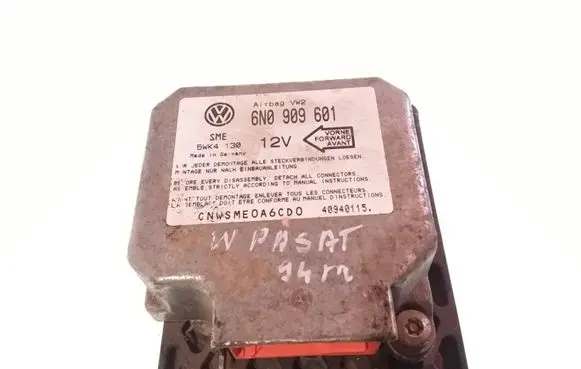 Volkswagen PASSAT B4 Airbag control unit/module 6N0909601