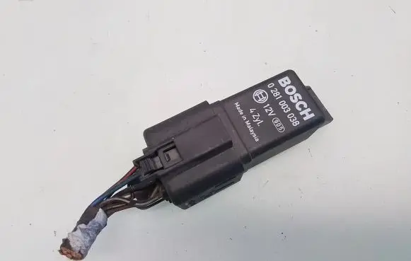 Skoda Octavia Mk2 (1Z) Glow plug pre-heat relay 0281003038