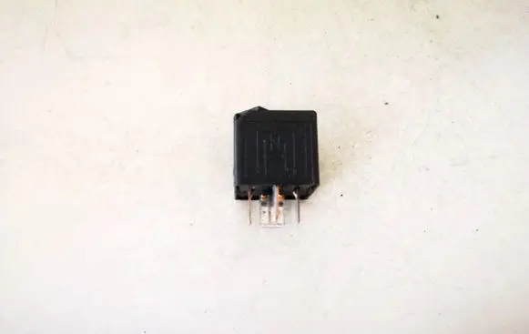 BMW 5 E60 E61 Other relay 61366901469 v23136-j6-x48